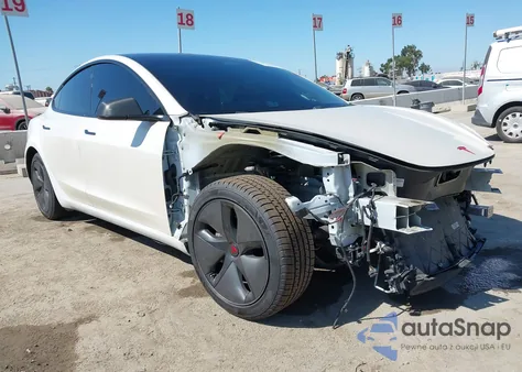 2020 Tesla Model 3 z USA, uszkodzony, nr VIN 5YJ3E1EA0LF670059